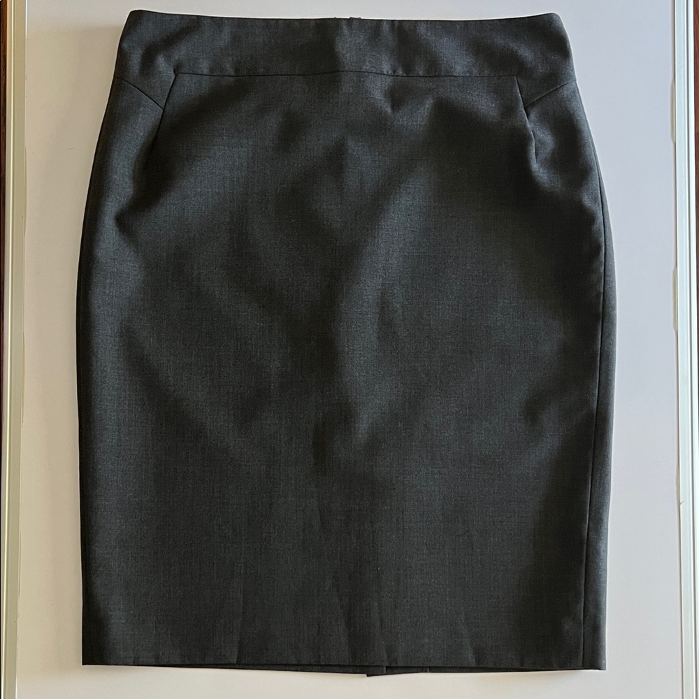 Ann Taylor Women’s Grey Pencil Skirt Size: 4